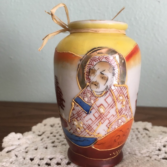 Occupied Japan Mini Vase Paste Relief - Picture 2 of 6